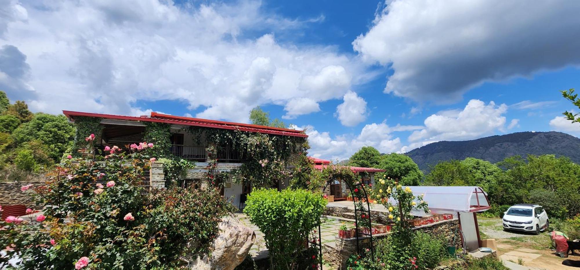 Dwarahat Dunagiri Retreat מראה חיצוני תמונה